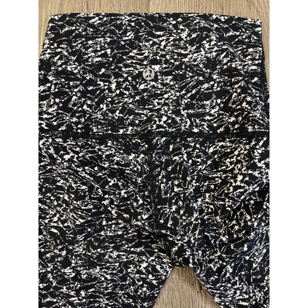 Lululemon Black White Abstract Marble High Rise Leggings Size 2 Full Length 28in